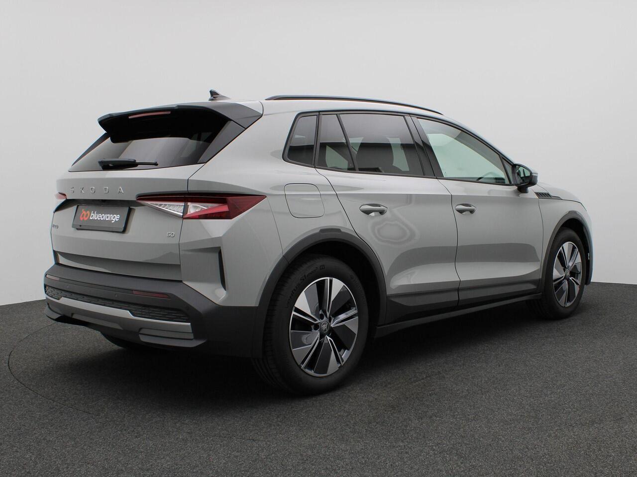 Skoda Elroq 60 Business Edition 204PK Warmtepomp, Keyless, Adaptieve Cruise Controle, Achteruitrijcamera, Side Assist, Navi, Stoel-Stuurverwarming, 19" LM Velgen