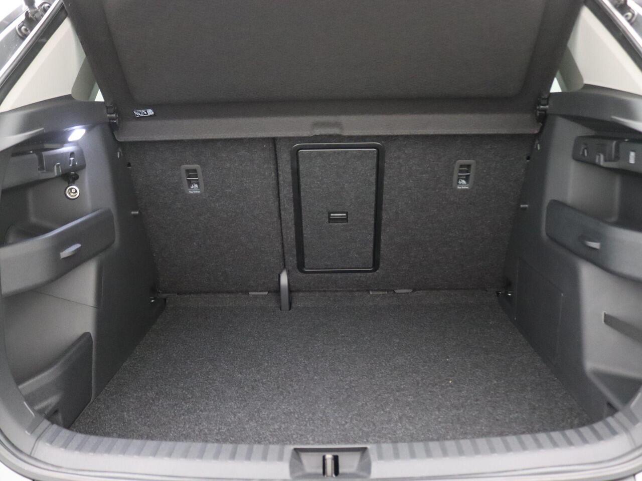 Skoda Elroq 60 Business Edition 204PK Aut Warmtepomp, Keyless, Alarm, Stoel-Stuurverwarming, Achteruitrijcamera, Adaptieve Cruise Controle, Side Assist, 19" LM Velgen