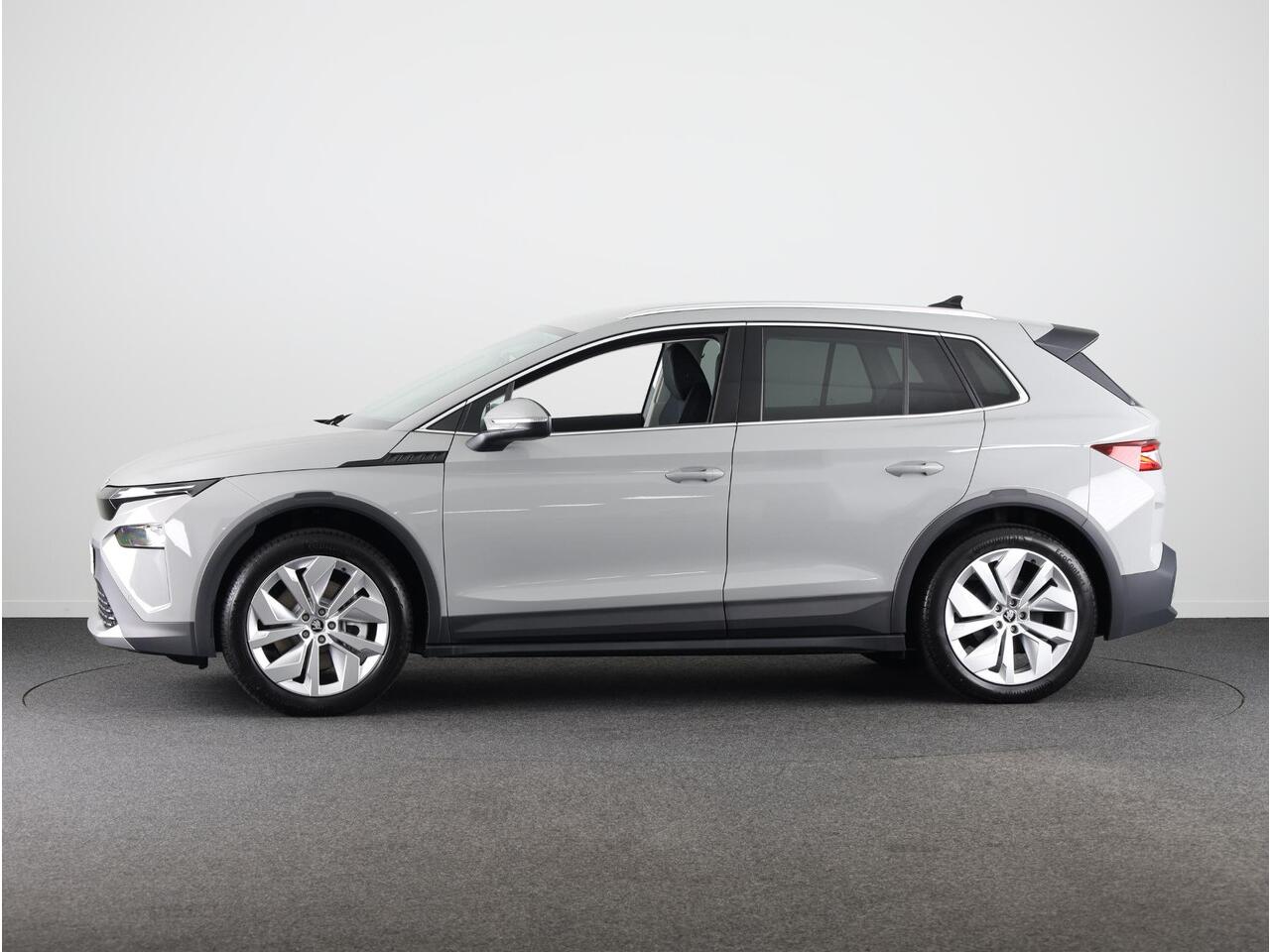 Skoda Elroq 60 Business Edition Tour 204 pk | Trekhaak | Business Upgrade Pakket - CLEVER | 20 inch lichtmetalen velgen | Adaptive Cruise Control | Dode hoeksensor | Bagage scheidingsnet