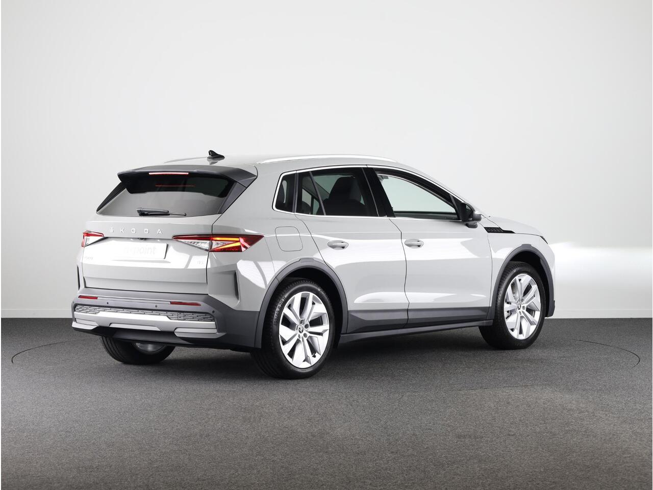 Skoda Elroq 60 Business Edition Tour 204 pk | Trekhaak | Business Upgrade Pakket - CLEVER | 20 inch lichtmetalen velgen | Adaptive Cruise Control | Dode hoeksensor | Bagage scheidingsnet