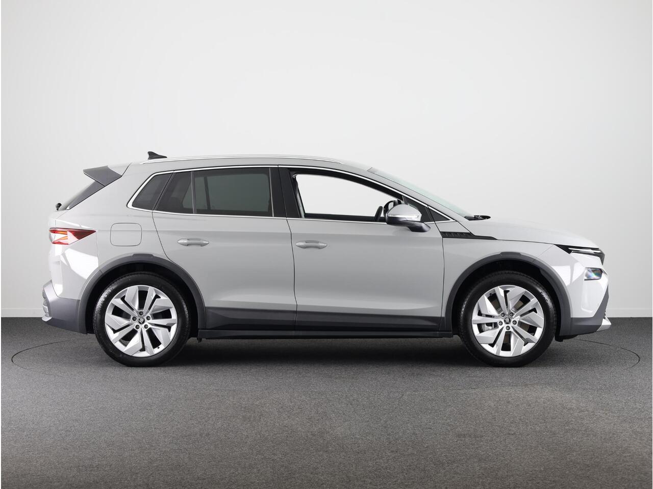 Skoda Elroq 60 Business Edition Tour 204 pk | Trekhaak | Business Upgrade Pakket - CLEVER | 20 inch lichtmetalen velgen | Adaptive Cruise Control | Dode hoeksensor | Bagage scheidingsnet