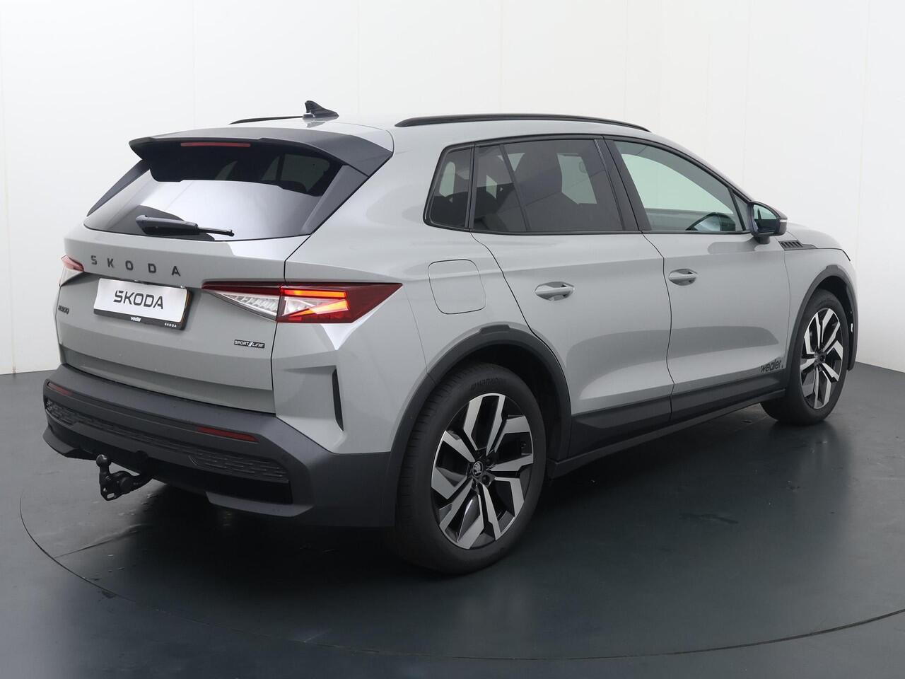 Skoda Elroq 60 Sportline 204 PK | Wegklapbare Trekhaak | 20" Lichtmetalen velgen | Side Assist | Camera |