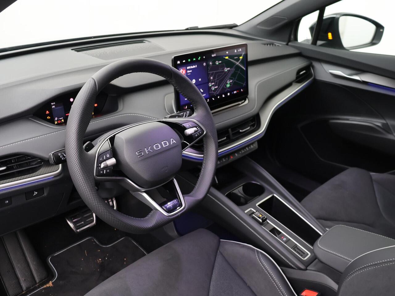 Skoda Elroq 60 Sportline 204 PK | Wegklapbare Trekhaak | 20" Lichtmetalen velgen | Side Assist | Camera |