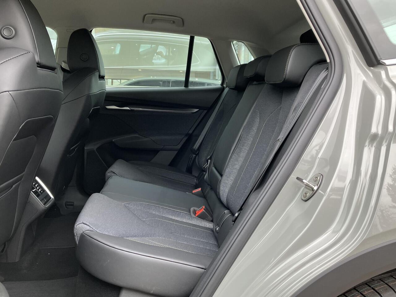 Skoda Elroq 60 Business Edition 204 PK 20" Lichtmetalen velgen | Navigatie | Camera |