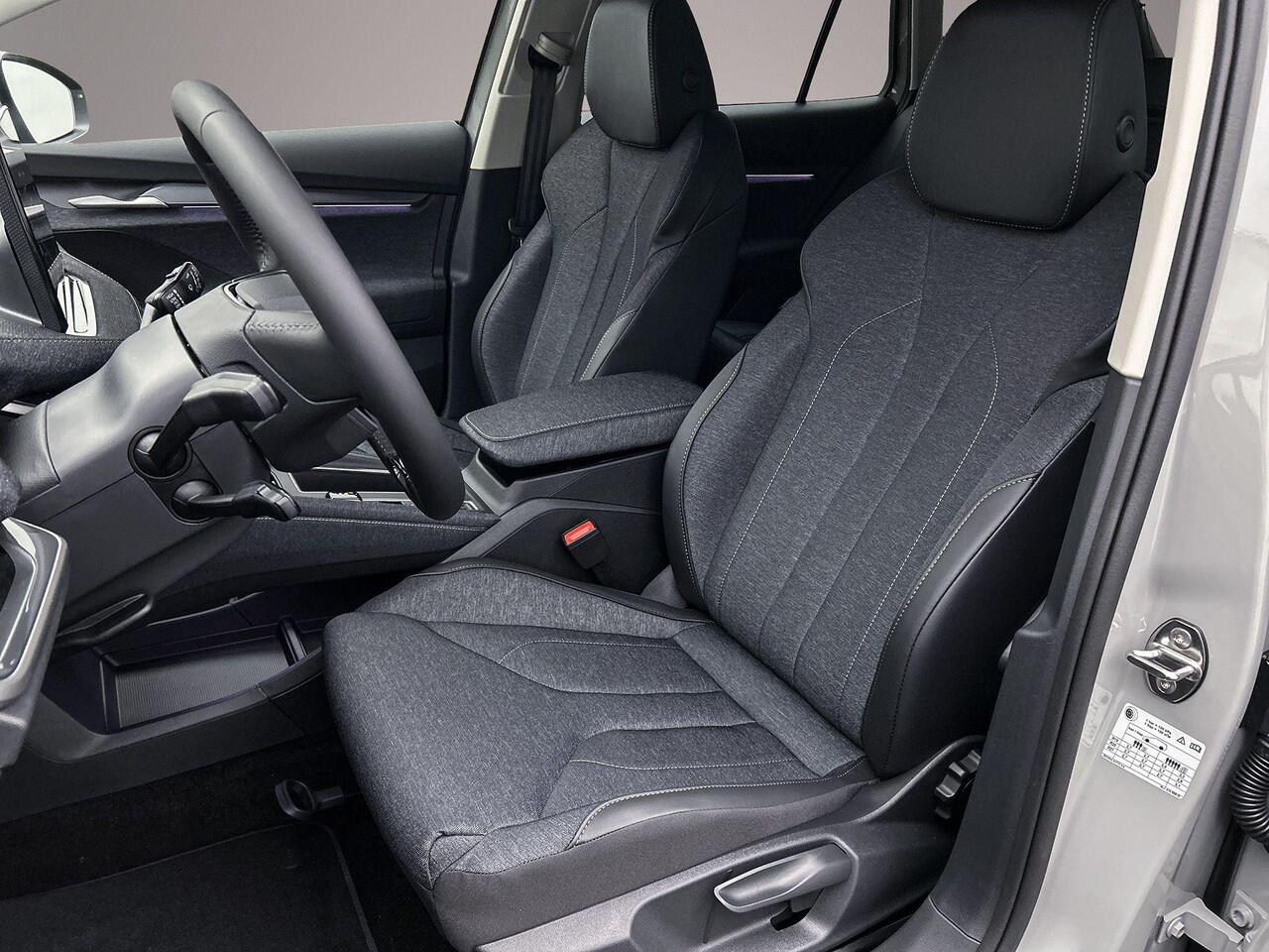 Skoda Elroq 85 Business Edition 286pk Automaat Adaptive cruise control, Achteruitrijcamera, Navigatie, Stoelverwarming, Stuurwiel verwarmd, Parkeersensoren, LED koplampen, App connect