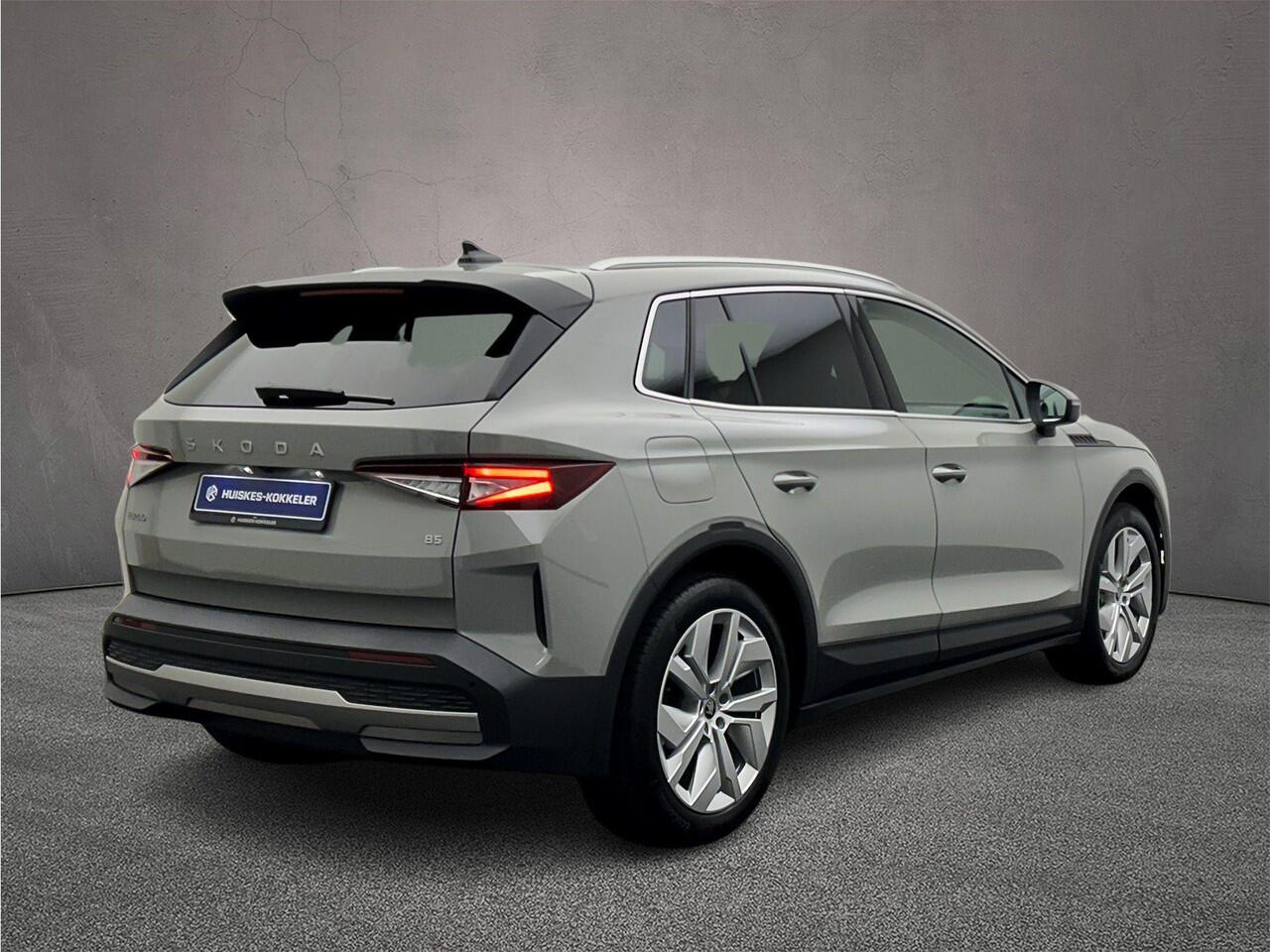 Skoda Elroq 85 Business Edition 286pk Automaat Adaptive cruise control, Achteruitrijcamera, Navigatie, Stoelverwarming, Stuurwiel verwarmd, Parkeersensoren, LED koplampen, App connect