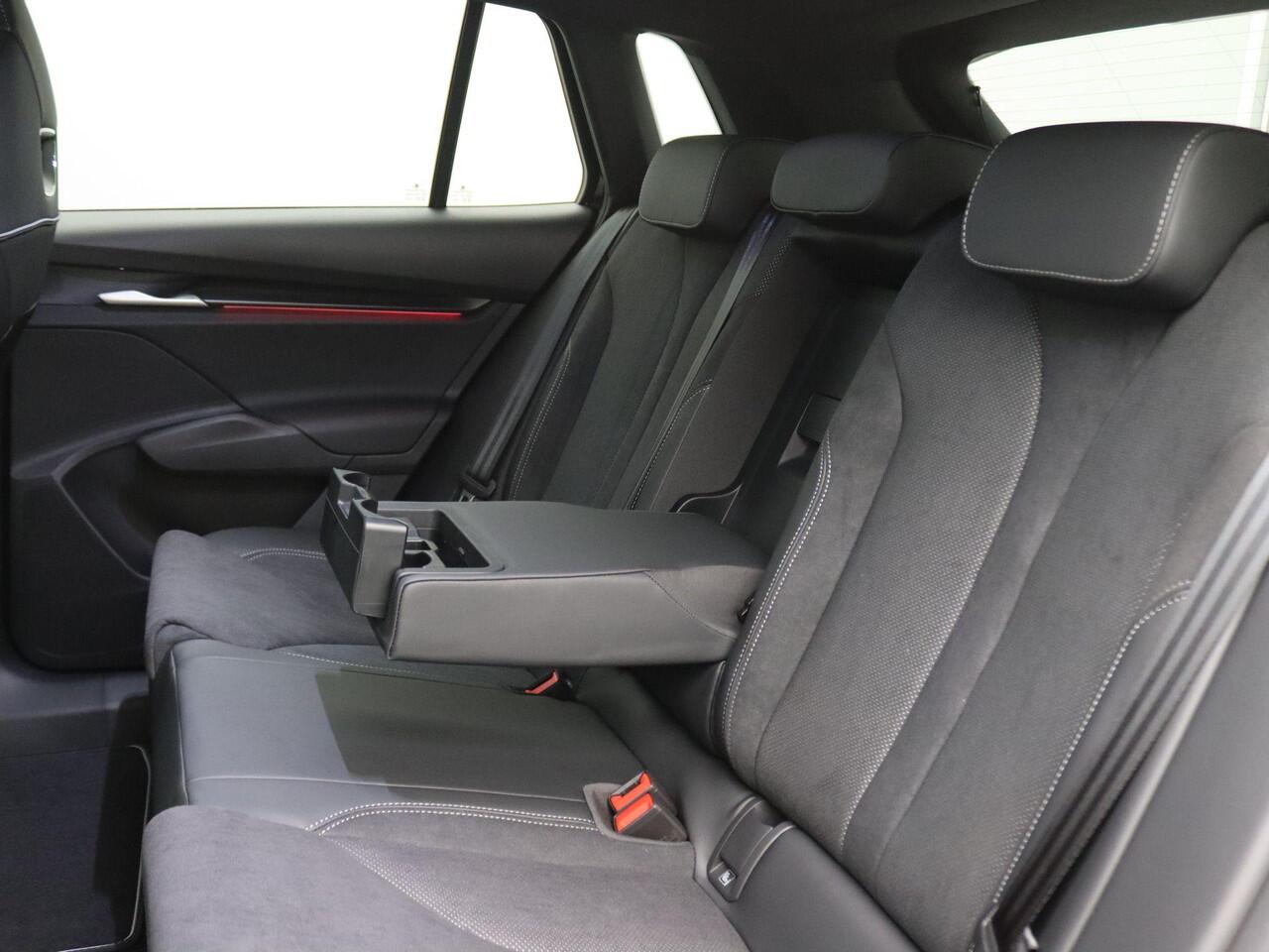 Skoda Elroq 60 Sportline Edition 204PK Aut. Adaptieve Cruise Controle, Alarm, Keyless, Matrix-LED, Virtual Pedal, Warmtepomp, Keyless, 20" LMV velgen