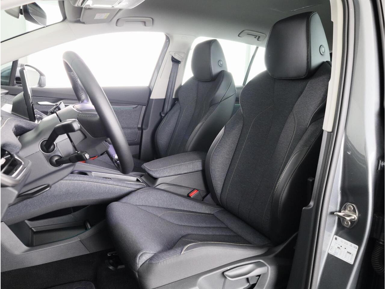 Skoda Elroq 60 Business Edition 204pk | SoH 100% | Blind Spot | Navi | Camera | Cruise Control | Park Assist | Stoelverwarming