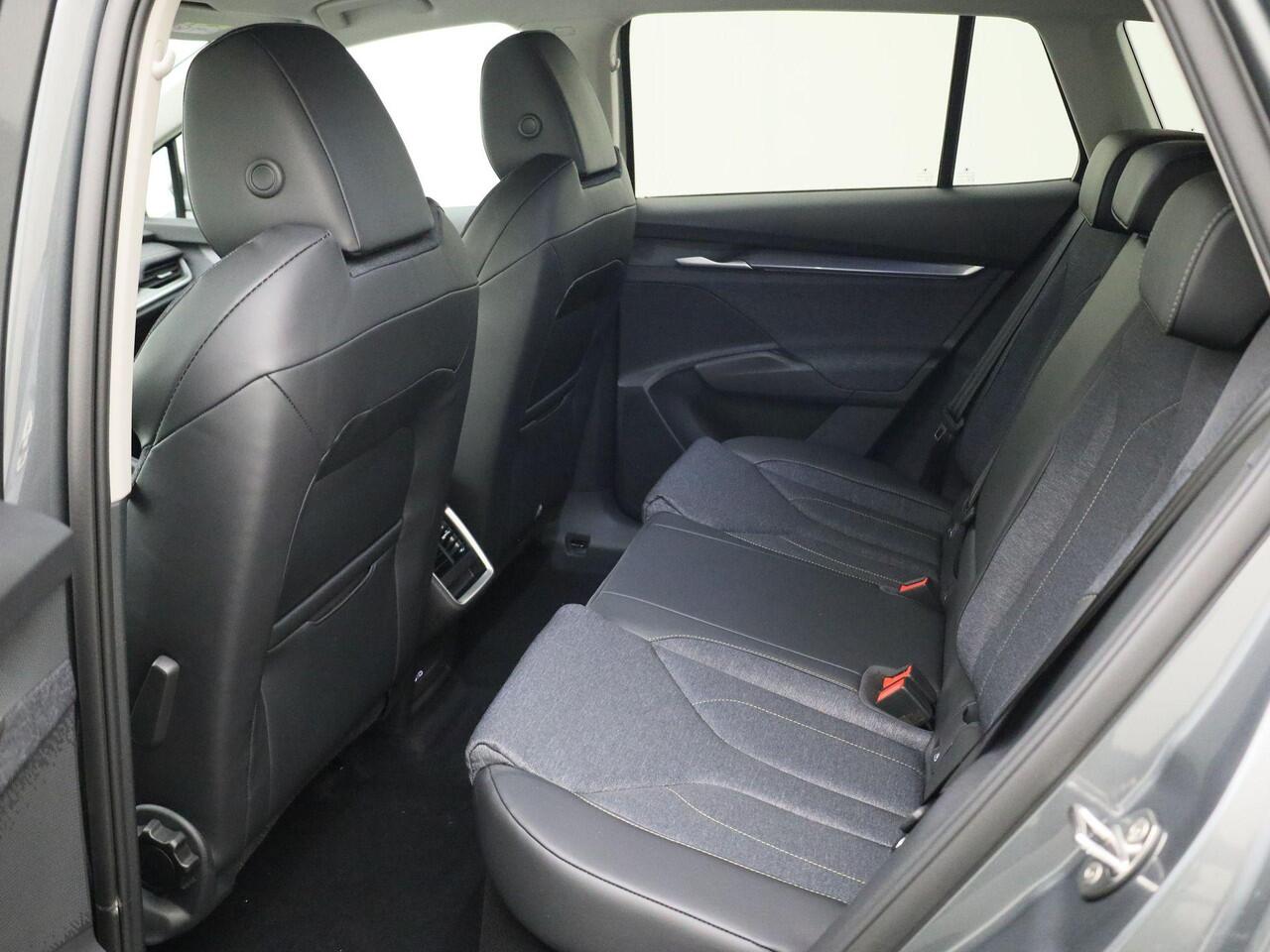 Skoda Elroq 60 Business Edition Tour | 20 inch Vega Velgen | Trekhaak, wegklapbaar | Private lease ¤439,- p/m |