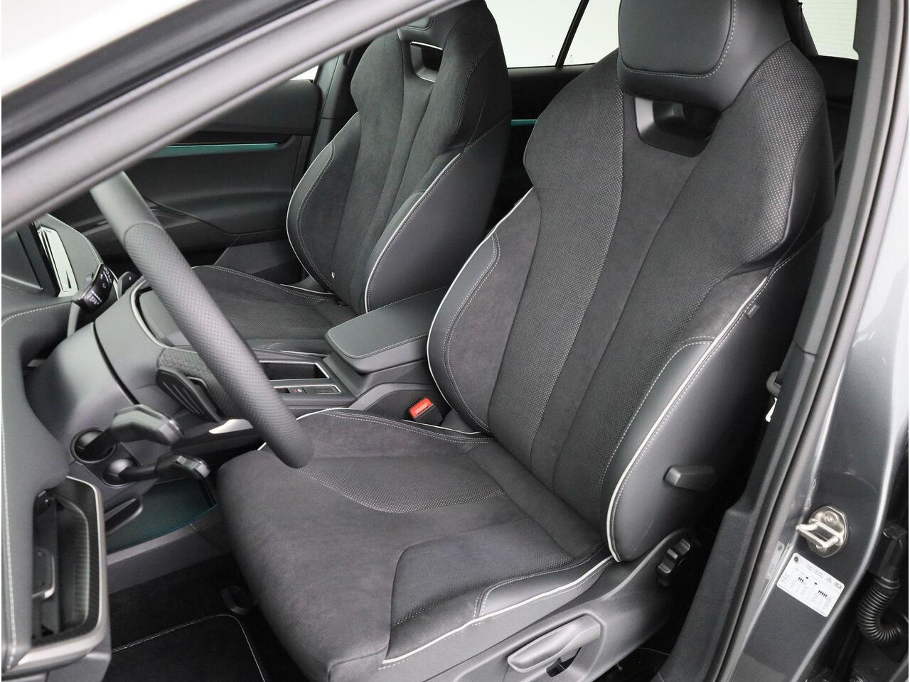 Skoda Elroq Sportline 210 kW / 286 pk | Adaptive Cruise Control | Verwarmbare sportstoelen | Verwarmbaar stuurwiel | Keyless Entry | Draadloze telefoonlader | 20 inch lichtmetalen velgen