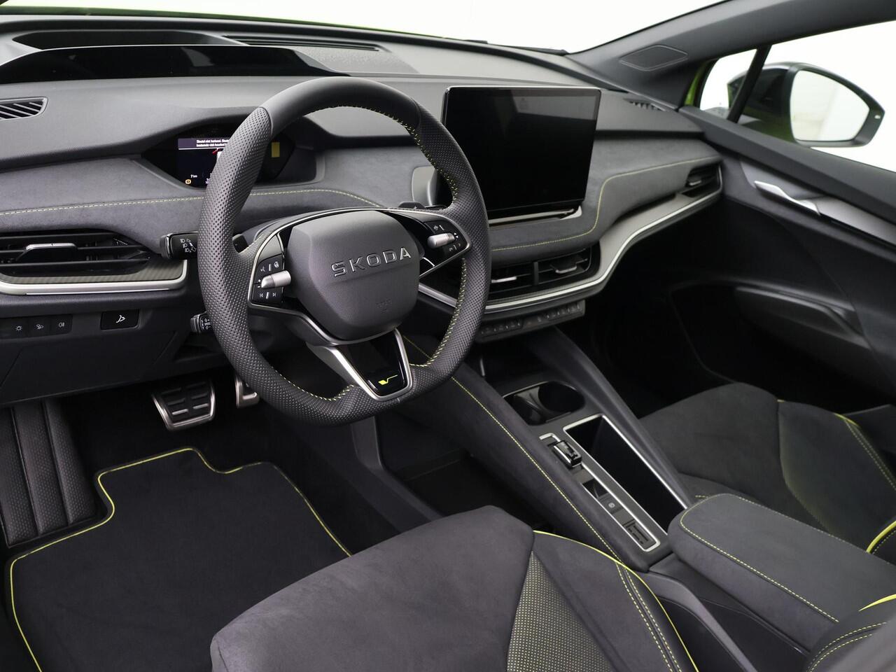 Skoda Elroq 85X RS 340 PK 4X4 | Mamba Green | Trekhaak | Rondomzicht camera | 21" lichtmetalen velgen | Warmtepomp |