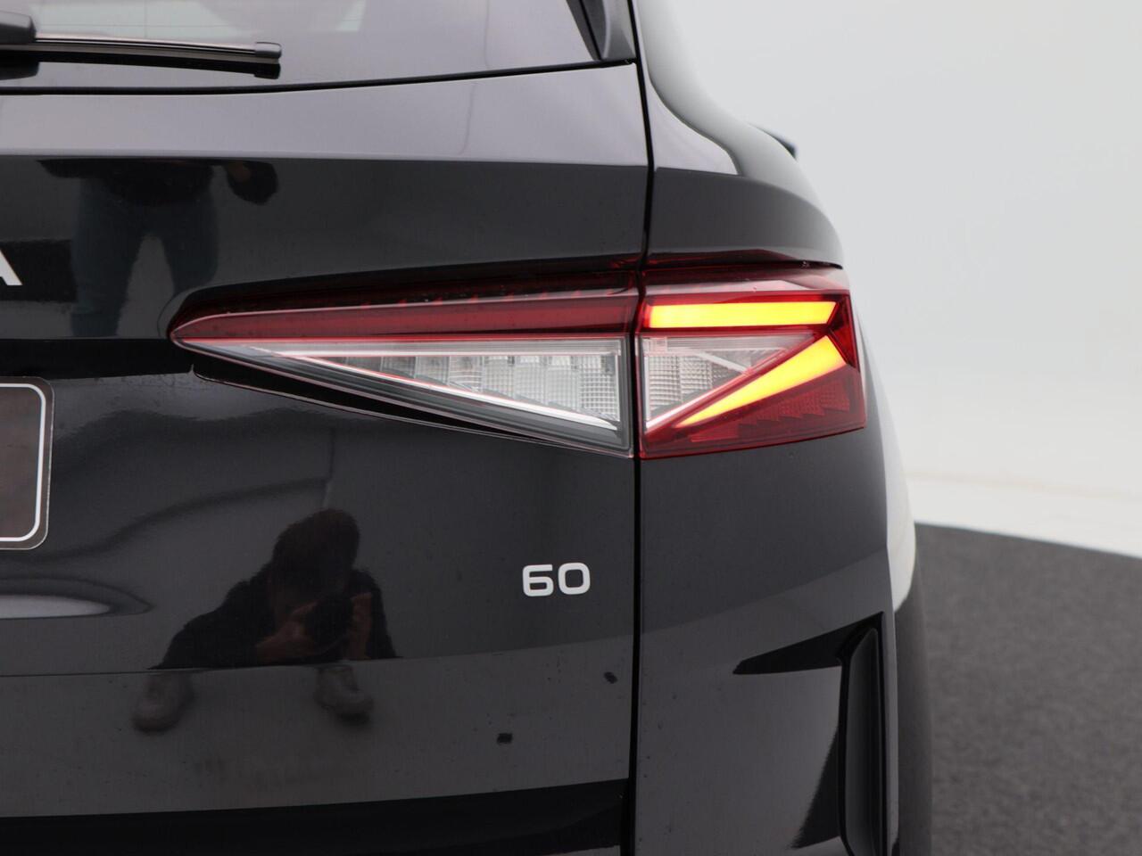 Skoda Elroq Business Edition Tour 60 | 204 PK | Trekhaak | Adaptive cruise control | Navigatie | Side Assist