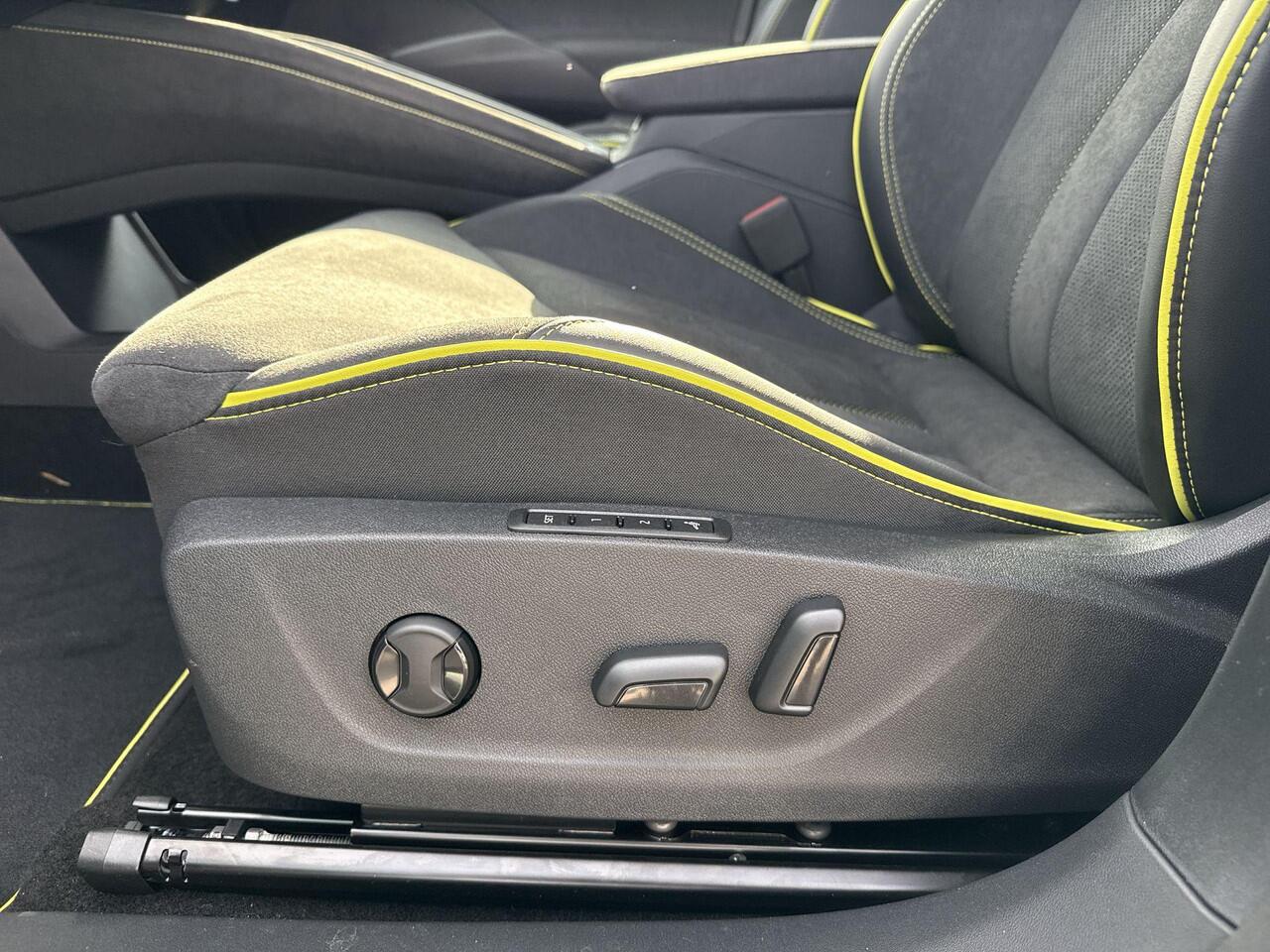 Skoda Elroq RS 340PK 4x4 Elektrische aandrijving | Trekhaak wegklapbaar | 20" inch velgen Draconis | ¤3000,- euro inruilpremie