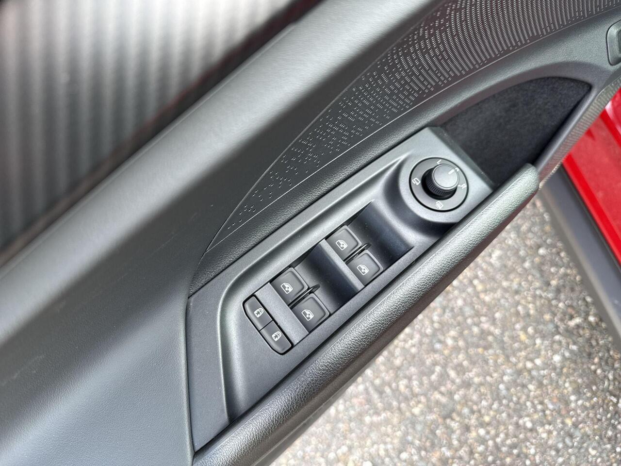 Skoda Elroq 85 Sportline Elektrische aandrijving | Business Upgrade Plus Pakket | Trekhaak wegklapbaar | Light band | ¤3000,- inruilpremie