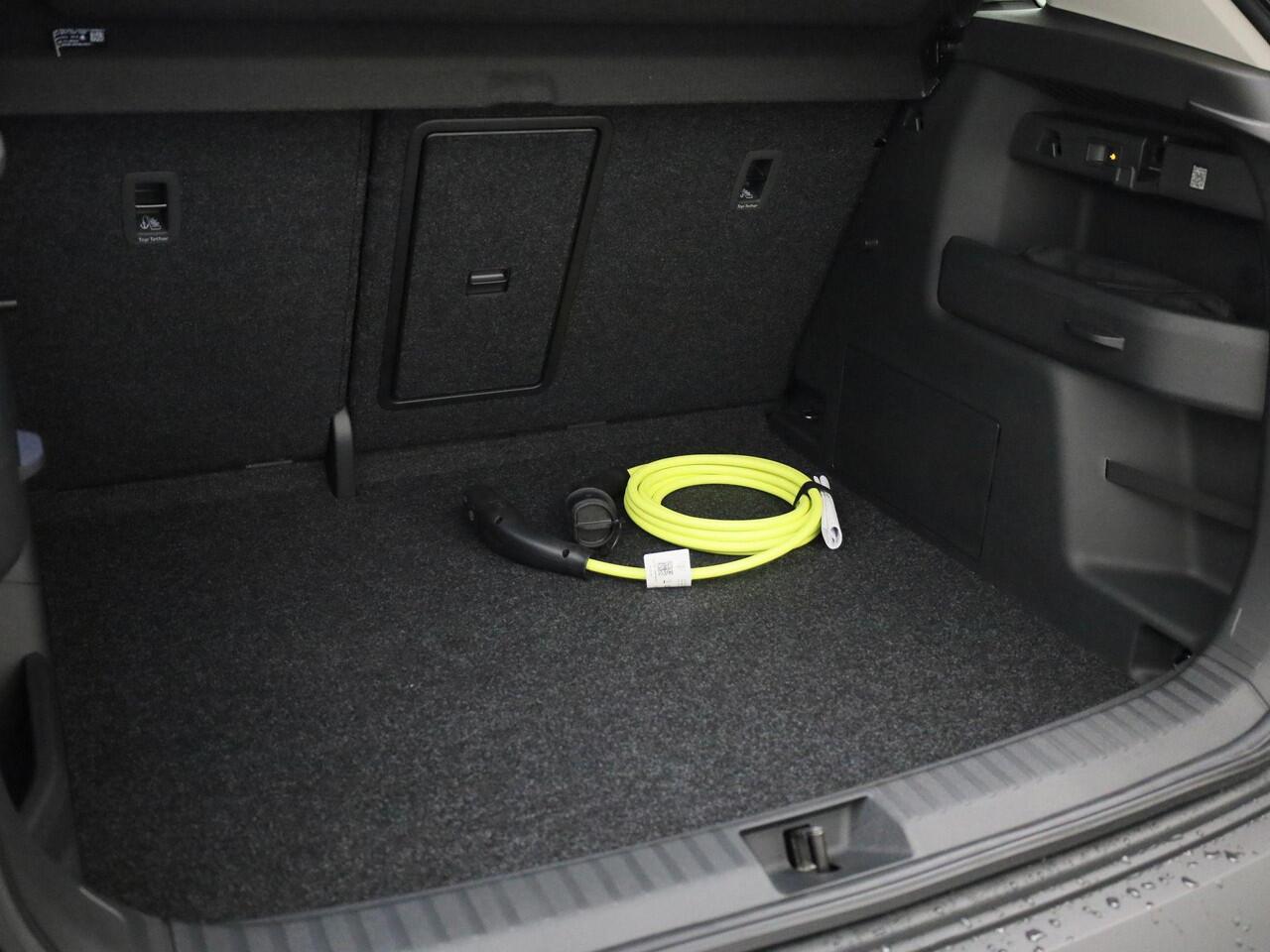 Skoda Elroq 60 Business Edition | Business upgrade - Clever | Trekhaak wegklapbaar | 19 inch velgen Regulus | ¤3000,- inruilpremie