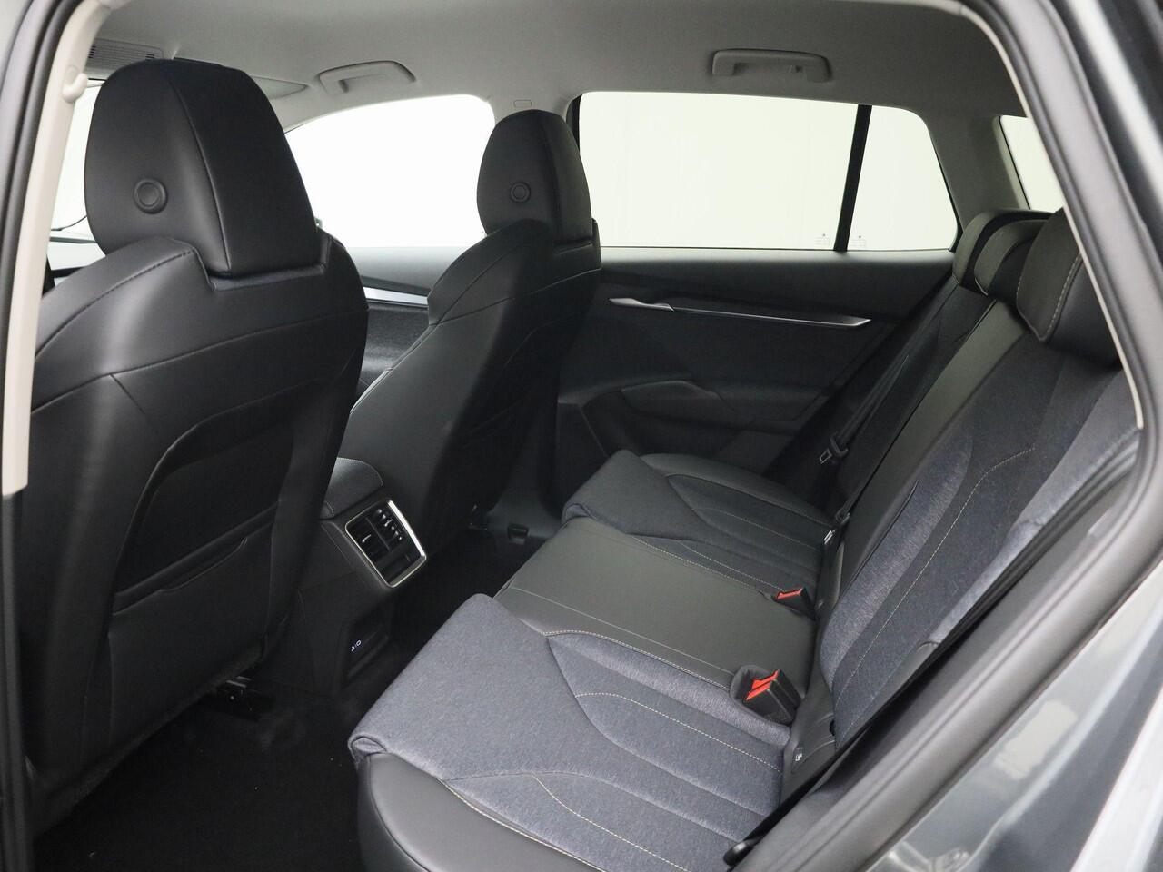 Skoda Elroq 60 Business Edition | Business upgrade - Clever | Trekhaak wegklapbaar | 19 inch velgen Regulus | ¤3000,- inruilpremie