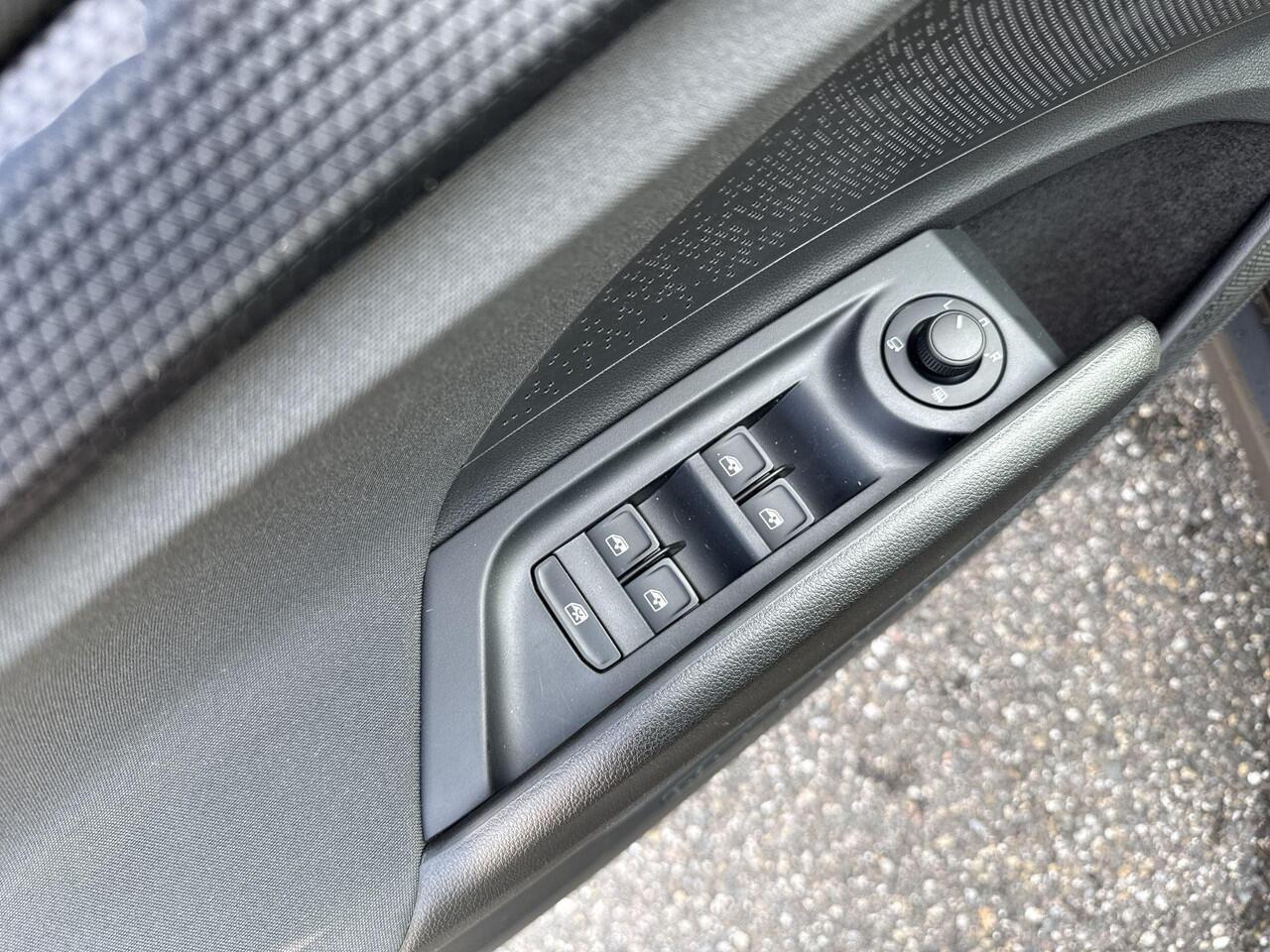 Skoda Elroq Limited 50 Elektromotor 125 kW / 170 PK SUV Elektr isch | Metallic Lak | 3000,- inruilbonus!!