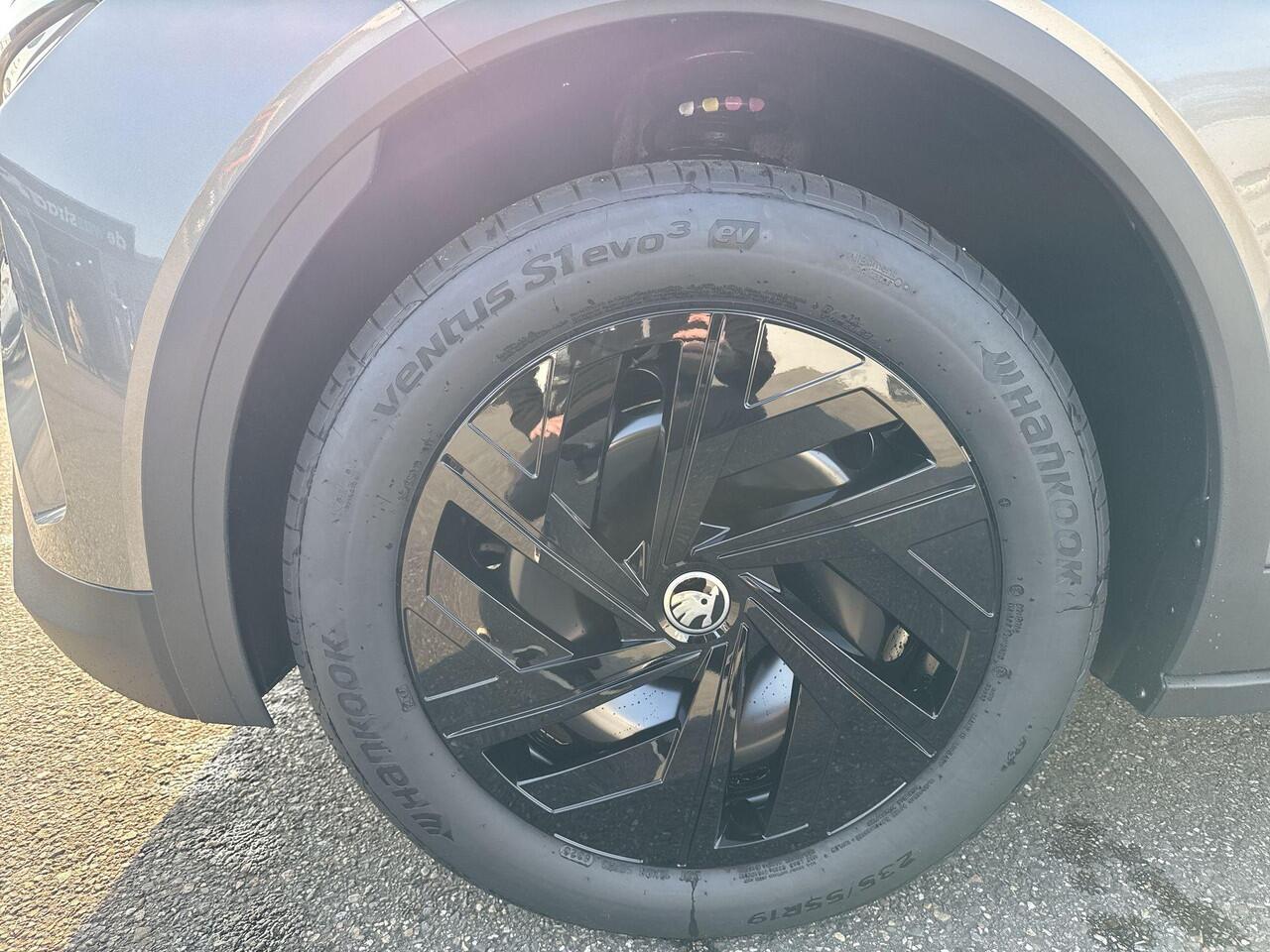 Skoda Elroq Business Edition Elektromotor 210 kW / 286 PK SUV Graphite Grey | Trekhaak | 3000,- inruilpremie