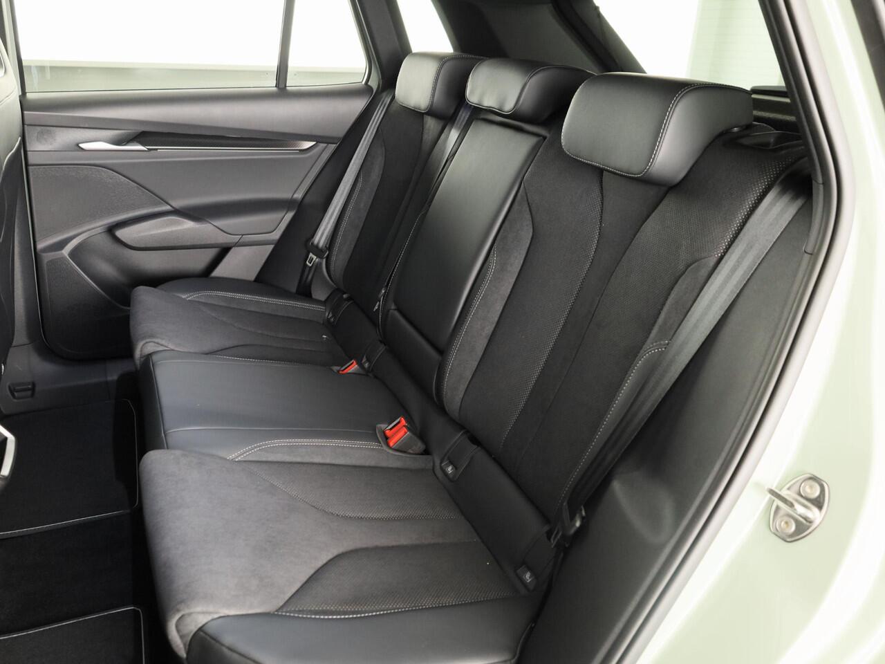 Skoda Elroq 60 Sportline 204pk | Binnen twee weken rijden! |