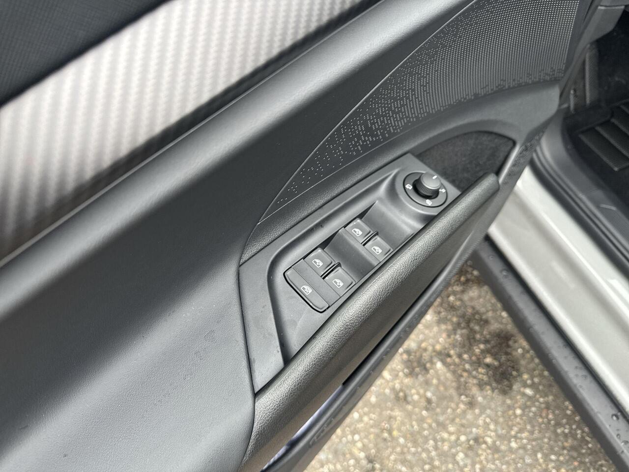 Skoda Elroq Sportline Elektromotor 210 kW / 286 PK SUV Elektri sch | Steel Grey | Trekhaak wegklapbaar | 3000,- inruilbonus