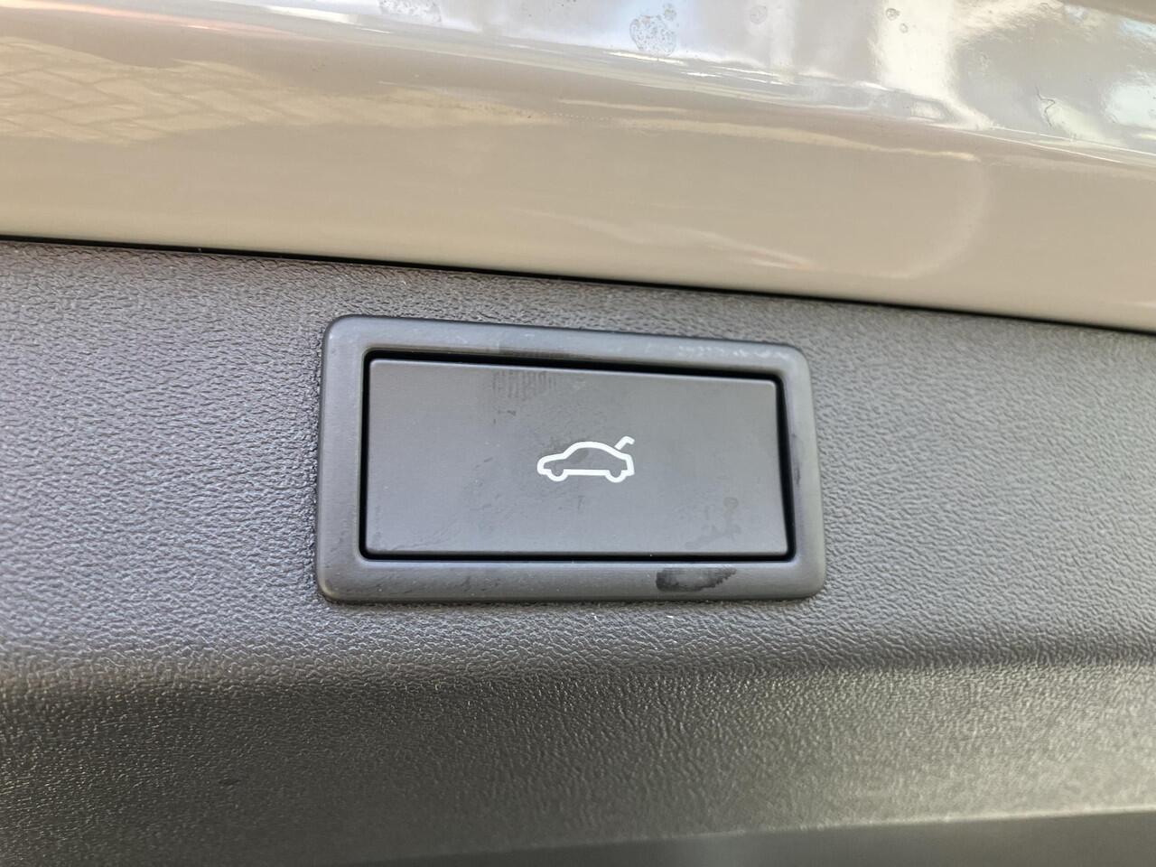 Skoda Elroq 85 Sportline 286 PK | Trekhaak | Led Matrix | Elektrische achterklep | Verlichte Grille |