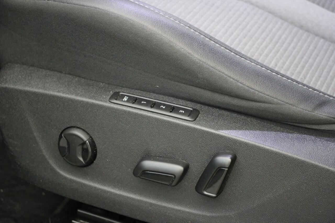 Skoda Enyaq IV 60 - Carplay, Navi, Cruise, Clima, Memory, SOH 86%