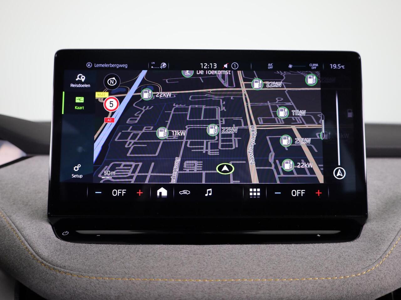 Skoda Enyaq iV 60 180 pk | Navigatie | Parkeersensoren | Achteruitrijcamera | LED koplampen | Lederen/stof bekleding |