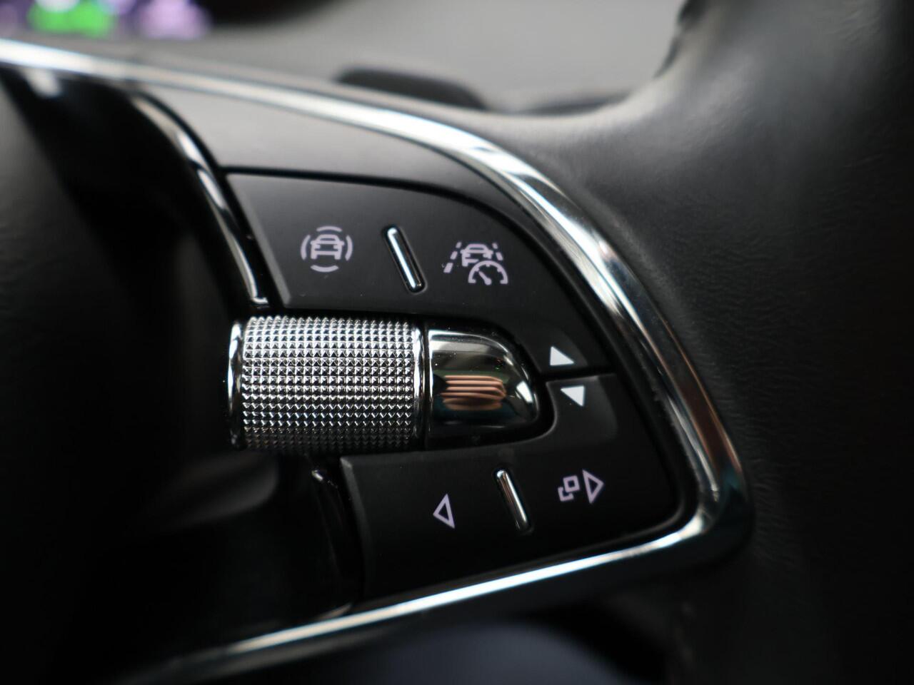 Skoda Enyaq iV 80 | 204 PK | Panoramadak | Trekhaak wegklapbaar | 360 graden areaview | Matrix LED koplampen |