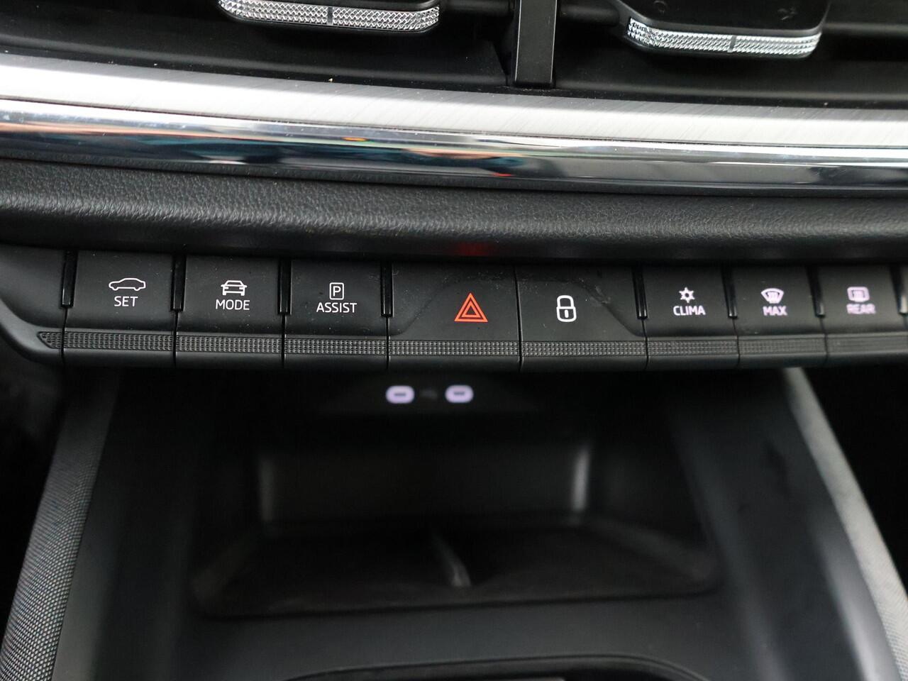 Skoda Enyaq iV 80 | 204 PK | Panoramadak | Trekhaak wegklapbaar | 360 graden areaview | Matrix LED koplampen |