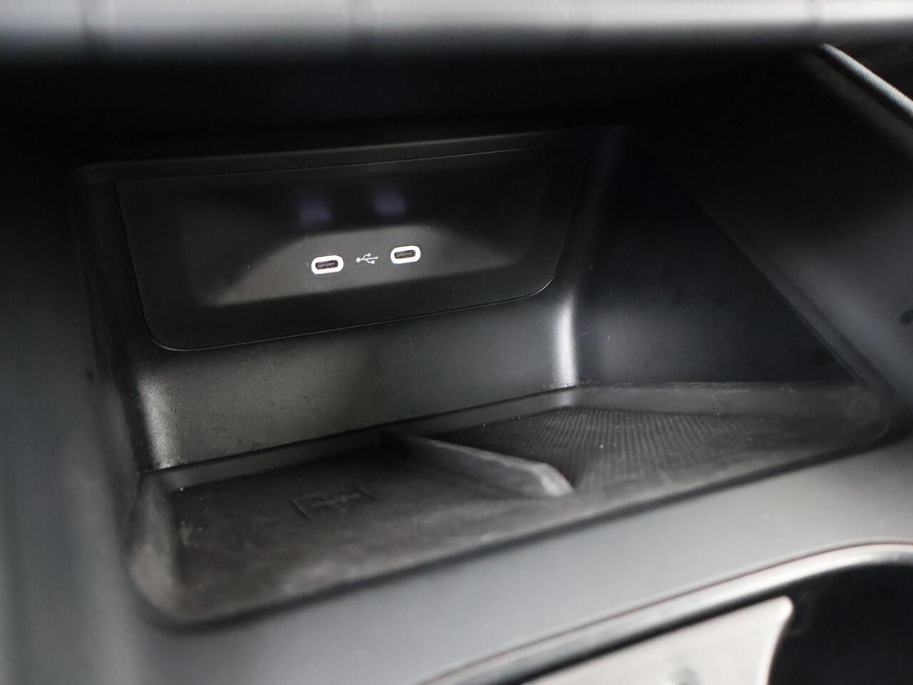 Skoda Enyaq iV 80 | 204 PK | Panoramadak | Trekhaak wegklapbaar | 360 graden areaview | Matrix LED koplampen |