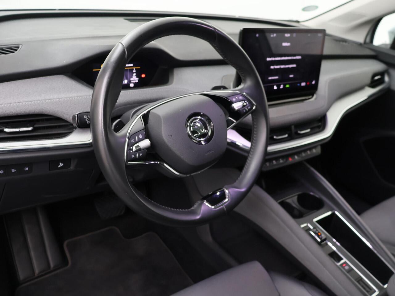 Skoda Enyaq iV 80 | 204 PK | Panoramadak | Trekhaak wegklapbaar | 360 graden areaview | Matrix LED koplampen |