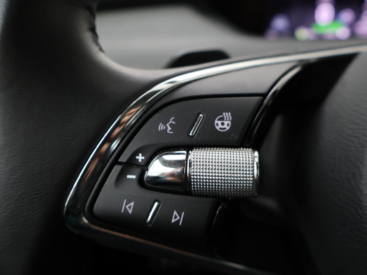 Skoda Enyaq iV 80 | 204 PK | Panoramadak | Trekhaak wegklapbaar | 360 graden areaview | Matrix LED koplampen |