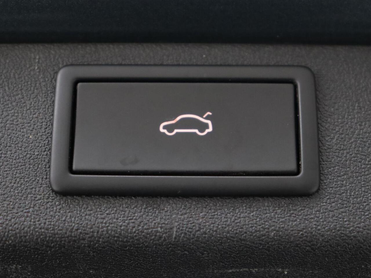 Skoda Enyaq iV 60 | Trekhaak | Adaptive cruise | Camera | Keyless | Stuurverwarming | Half leder | 19'' | Carplay | Navigatie | Digital Cockpit | Full LED | File Assistent | Parkeerhulp