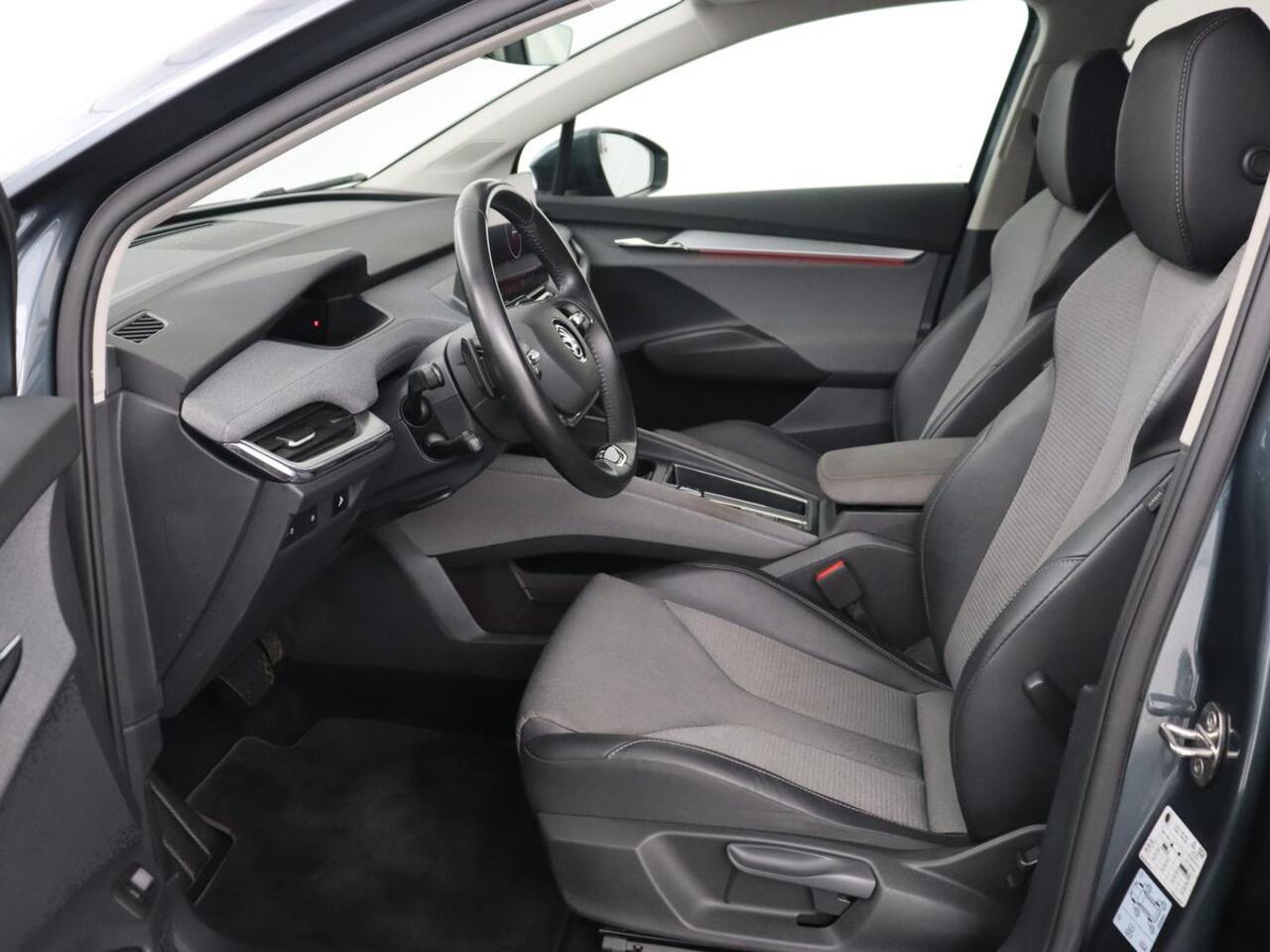 Skoda Enyaq iV 60 | Trekhaak | Adaptive cruise | Camera | Keyless | Stuurverwarming | Half leder | 19'' | Carplay | Navigatie | Digital Cockpit | Full LED | File Assistent | Parkeerhulp