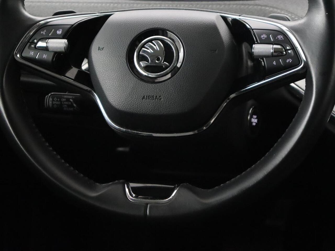 Skoda Enyaq iV 60 | Trekhaak | Adaptive cruise | Camera | Keyless | Stuurverwarming | Half leder | 19'' | Carplay | Navigatie | Digital Cockpit | Full LED | File Assistent | Parkeerhulp