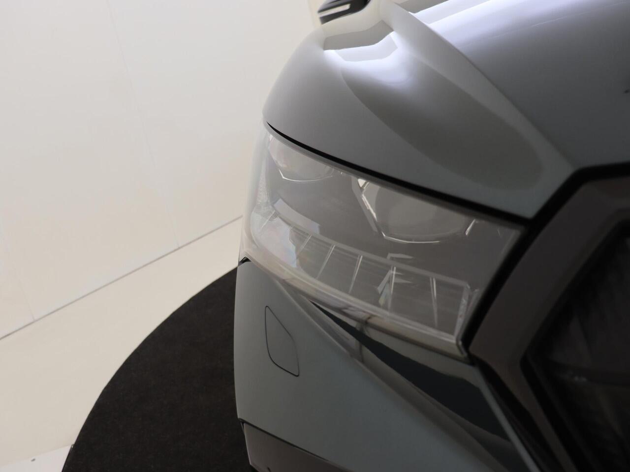 Skoda Enyaq iV 60 Sportline | Dodehoek detectie | Keyless | Achteruitrijcamera | LED matrix verlichting | Stuurwiel verwarmd | Adaptieve cruise control | 21 inch Licht metalen velgen | Navigatie |