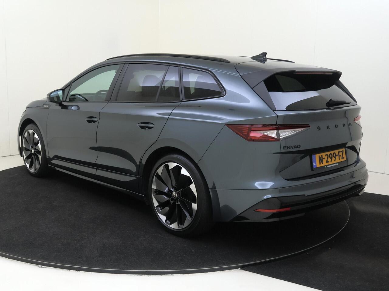 Skoda Enyaq iV 60 Sportline | Dodehoek detectie | Keyless | Achteruitrijcamera | LED matrix verlichting | Stuurwiel verwarmd | Adaptieve cruise control | 21 inch Licht metalen velgen | Navigatie |