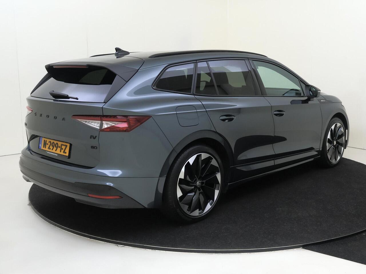 Skoda Enyaq iV 60 Sportline | Dodehoek detectie | Keyless | Achteruitrijcamera | LED matrix verlichting | Stuurwiel verwarmd | Adaptieve cruise control | 21 inch Licht metalen velgen | Navigatie |