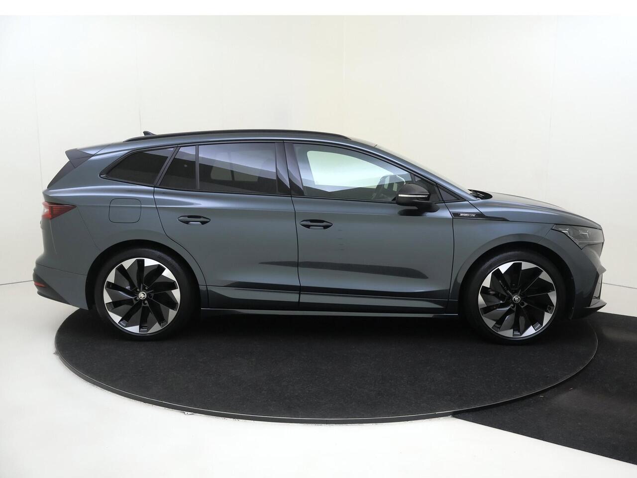 Skoda Enyaq iV 60 Sportline | Dodehoek detectie | Keyless | Achteruitrijcamera | LED matrix verlichting | Stuurwiel verwarmd | Adaptieve cruise control | 21 inch Licht metalen velgen | Navigatie |