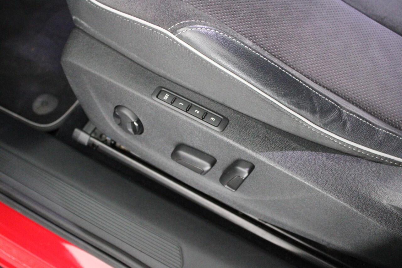 Skoda Enyaq iV 80 Sportline 204pk SOH 94% Camera Stoelverwarming Memory Keyless Navigatie Panoramadak