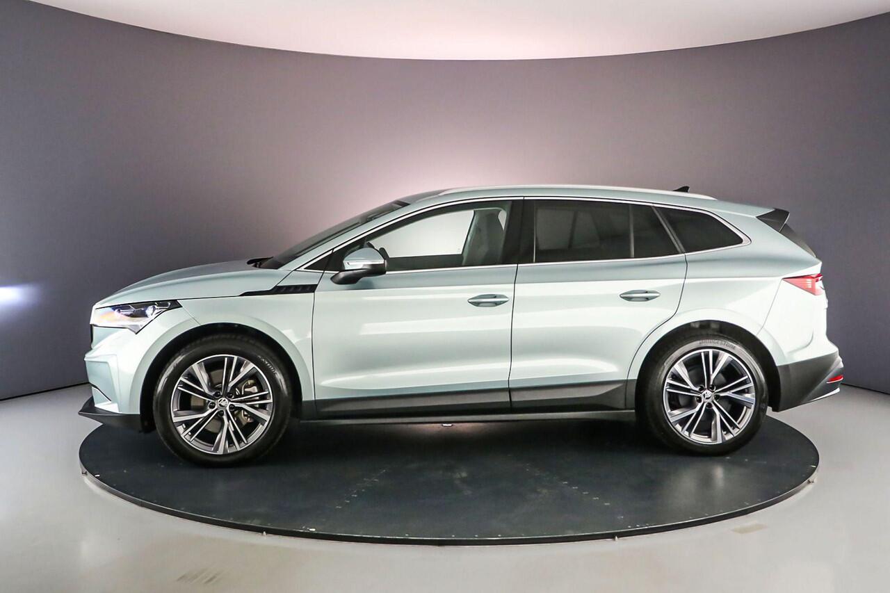 Skoda Enyaq iV 80 204pk Automaat Adaptive cruise control, Elektrische achterklep, Navigatie, Achteruitrijcamera, LED matrix koplampen, Airco, Parkeersensoren, DAB, Stuurwiel verwarmd