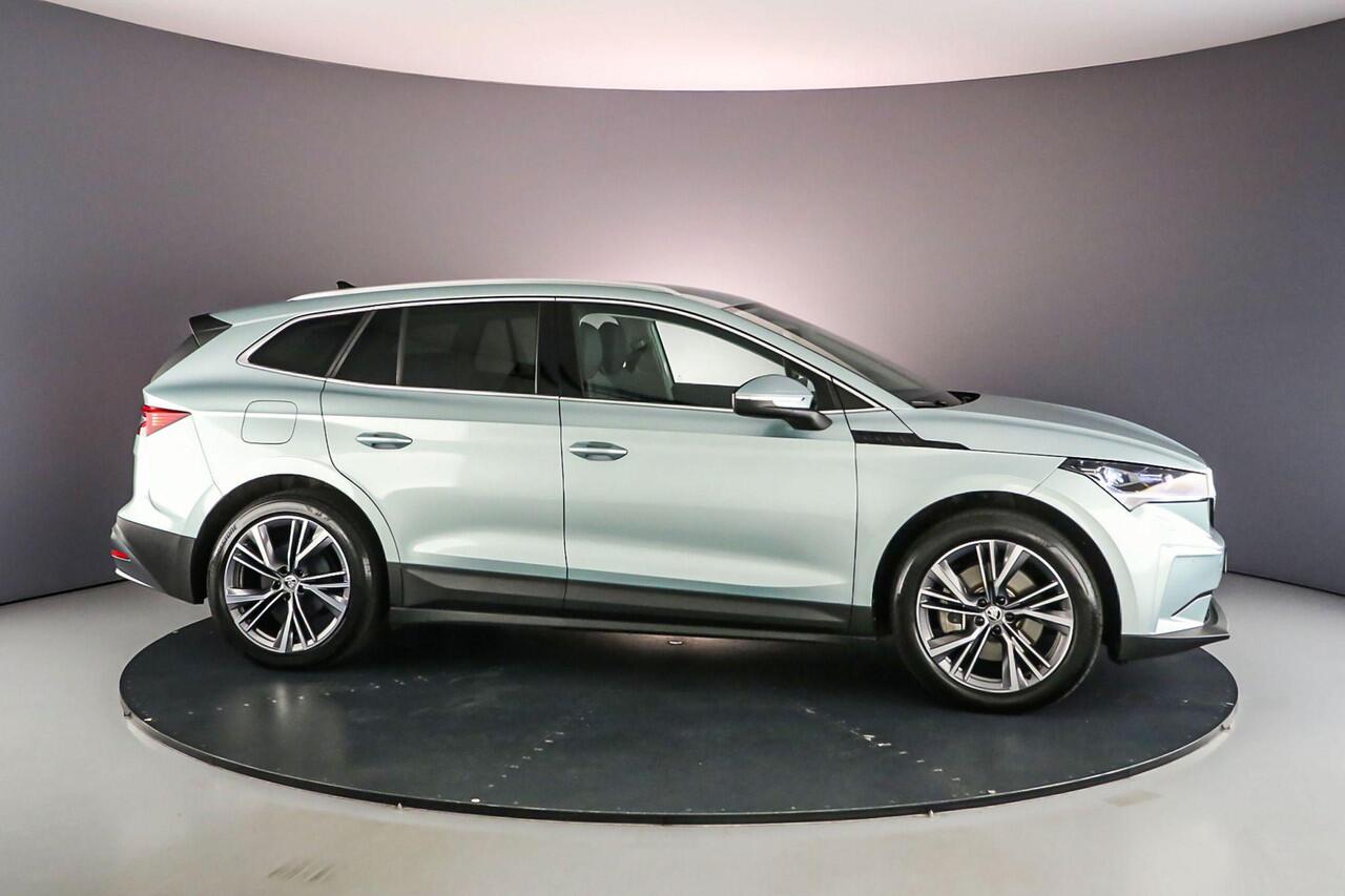 Skoda Enyaq iV 80 204pk Automaat Adaptive cruise control, Elektrische achterklep, Navigatie, Achteruitrijcamera, LED matrix koplampen, Airco, Parkeersensoren, DAB, Stuurwiel verwarmd