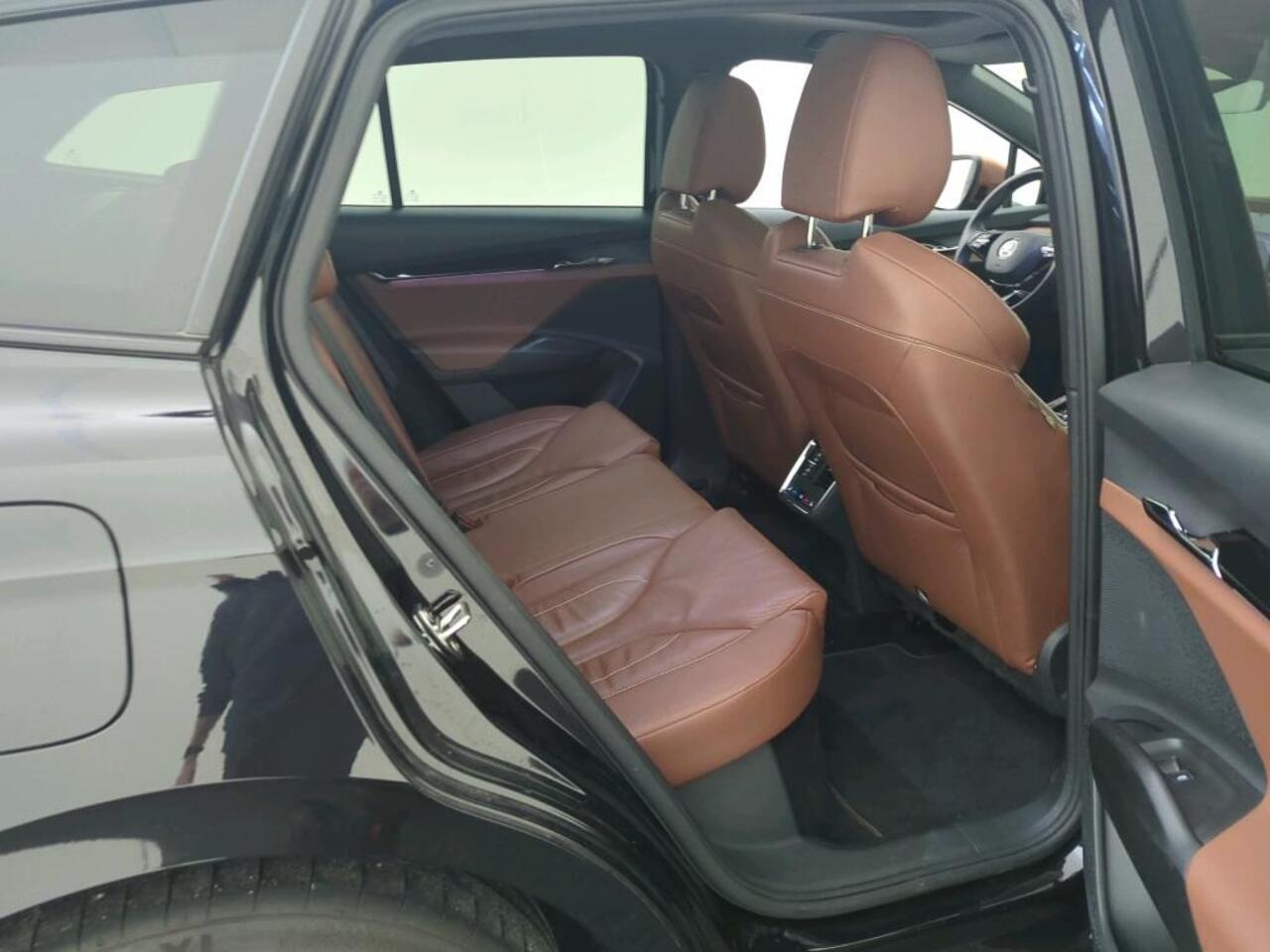 Skoda Enyaq iV 80 iV 80 Founders Edition Black | SOH 94% | Schuifdak | Warmtepo