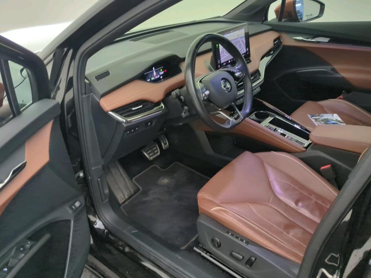 Skoda Enyaq iV 80 iV 80 Founders Edition Black | SOH 94% | Schuifdak | Warmtepo