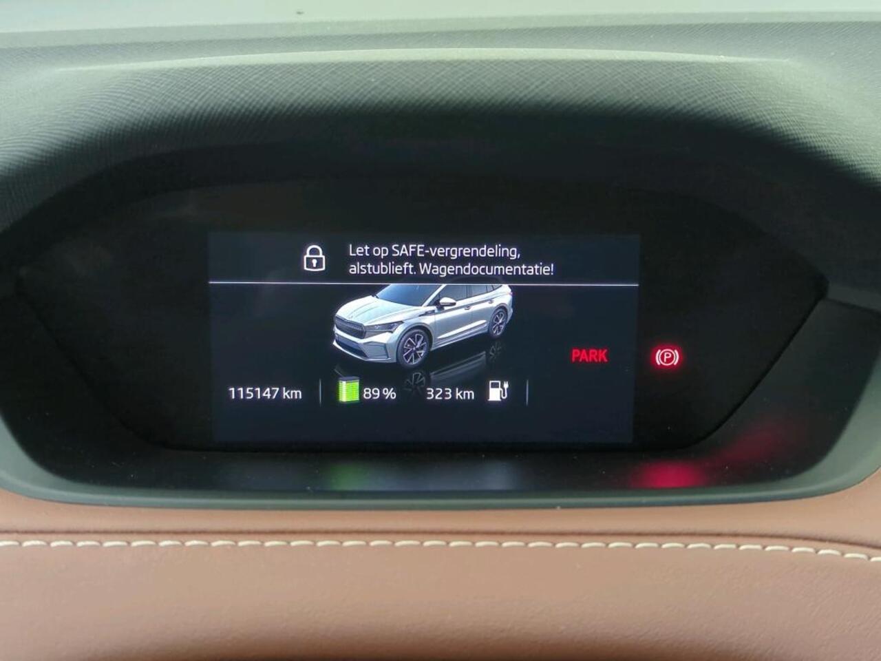 Skoda Enyaq iV 80 iV 80 Founders Edition Black | SOH 94% | Schuifdak | Warmtepo