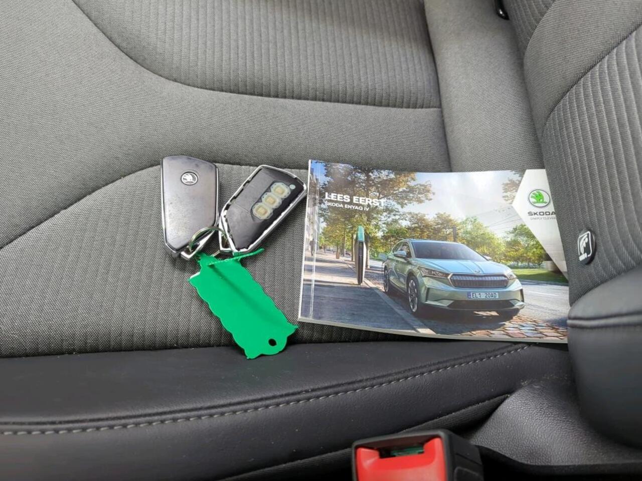 Skoda Enyaq iV 80 | 94% SOH | Trekhaak | Schuifdak | LED | Camera