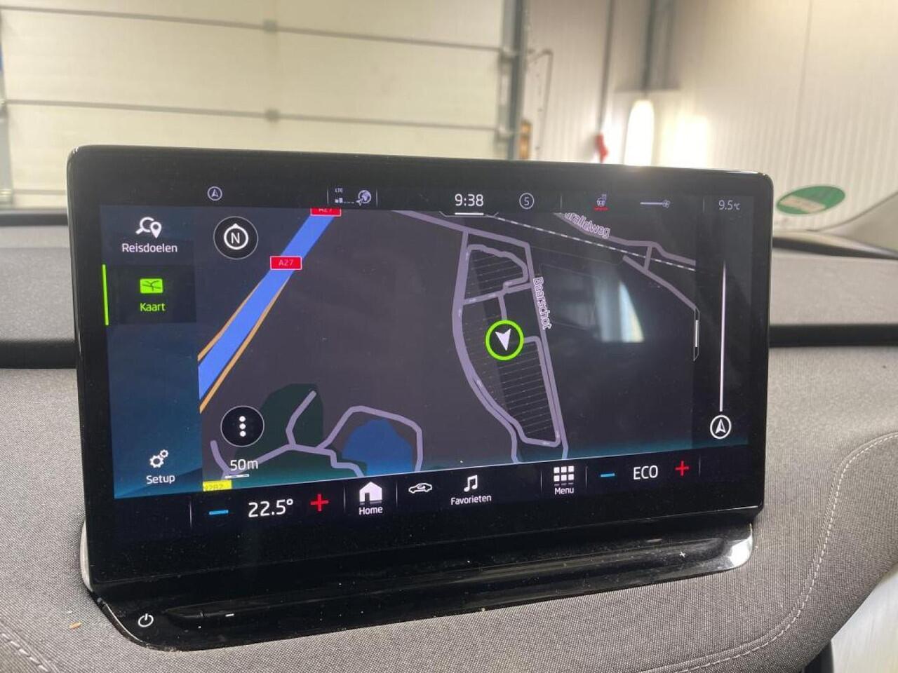 Skoda Enyaq iV 60 Airco ECC Navi Wireless Carplay Sportpack Adaptive Cruise Control Trekhaak PDC Full LED 19" Velgen Ambient light