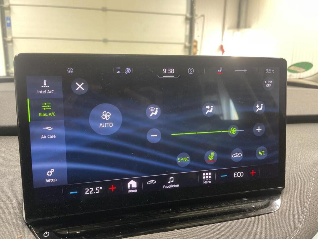 Skoda Enyaq iV 60 Airco ECC Navi Wireless Carplay Sportpack Adaptive Cruise Control Trekhaak PDC Full LED 19" Velgen Ambient light