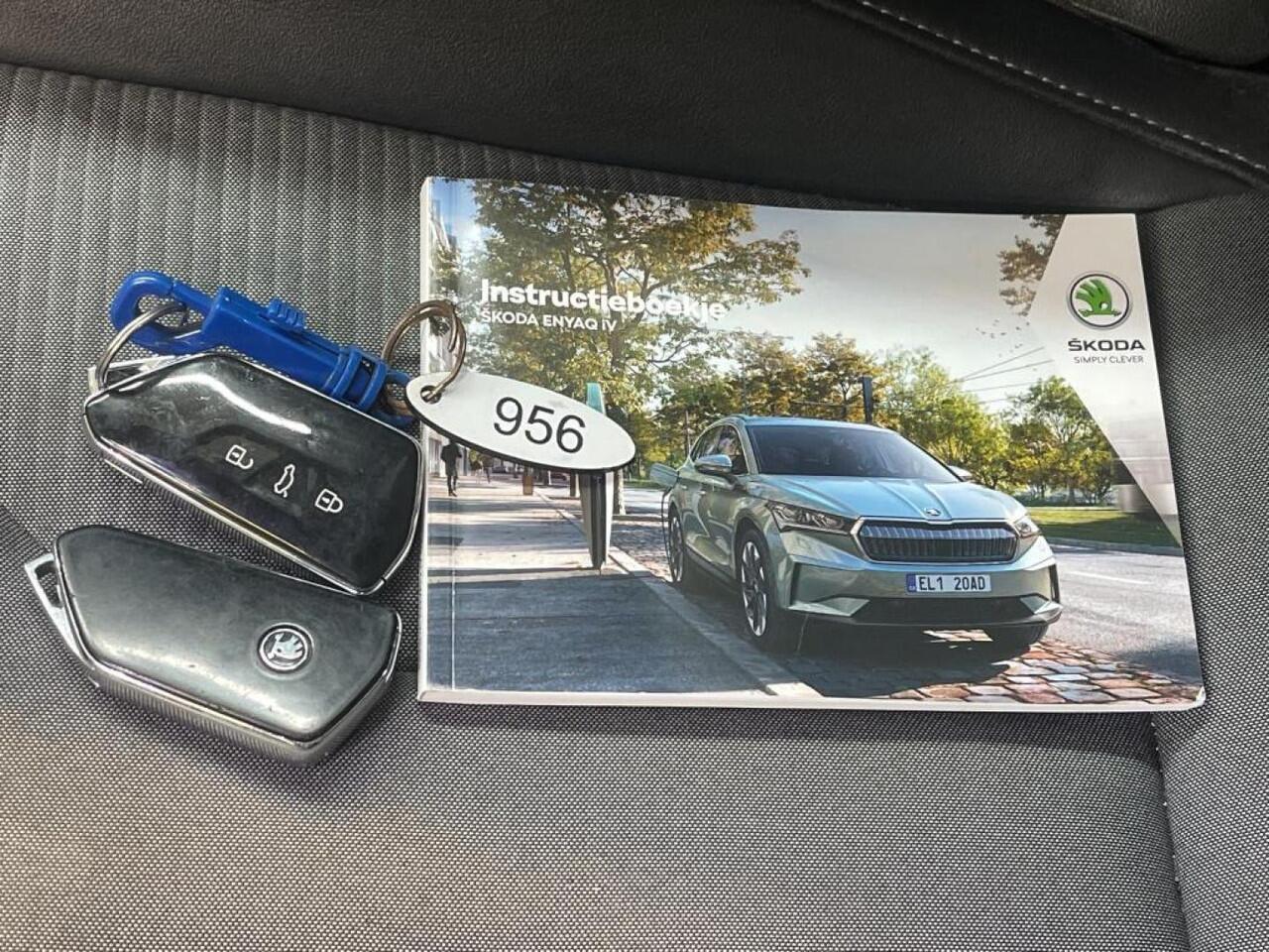Skoda Enyaq iV 60 Airco ECC Navi Wireless Carplay Sportpack Adaptive Cruise Control Trekhaak PDC Full LED 19" Velgen Ambient light
