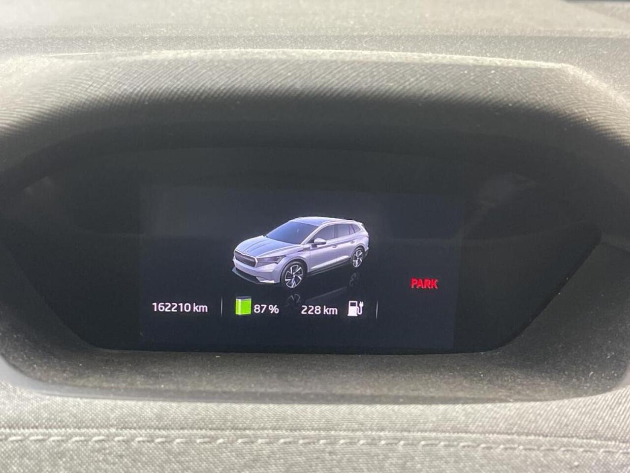 Skoda Enyaq iV 60 Airco ECC Navi Wireless Carplay Sportpack Adaptive Cruise Control Trekhaak PDC Full LED 19" Velgen Ambient light